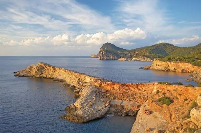 Amistat Island Hostel Ibiza - Albergue Juvenil Sant Antoni de Portmany